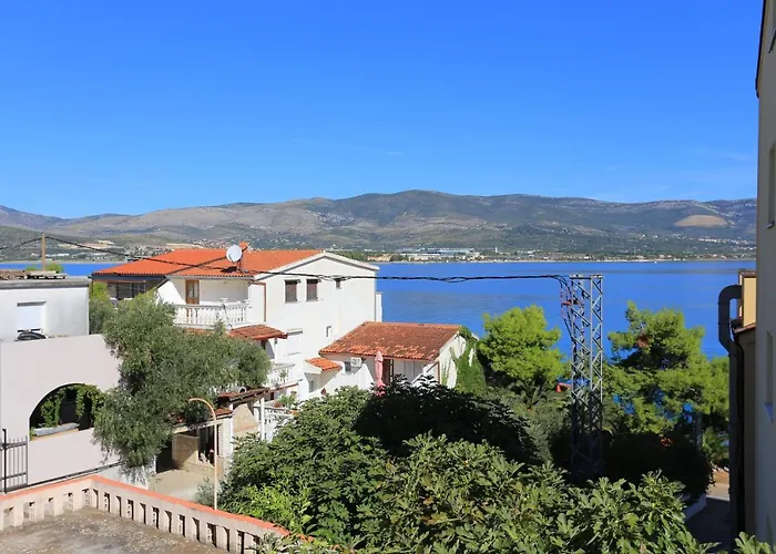 公寓 By The Sea Arbanija, Ciovo - 17332 特罗吉尔
